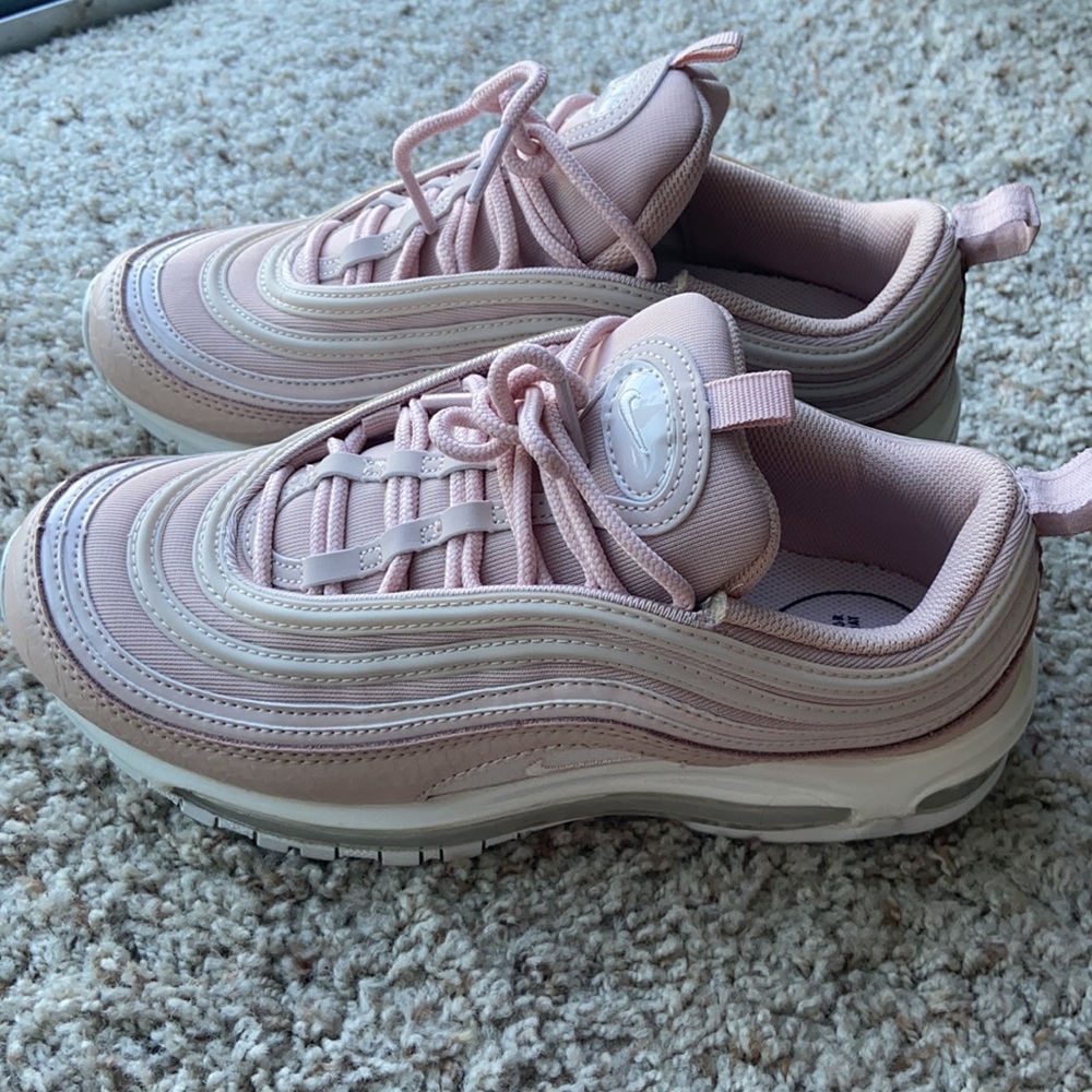 Like new! Women’s “Nike Air Max ‘97” pink & white